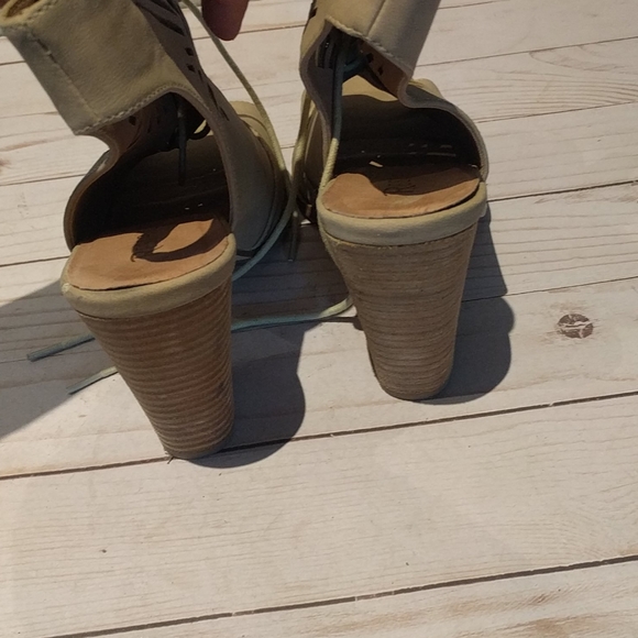 Beige sandals by Restricted 🌸🌸👠 - Picture 4 of 6